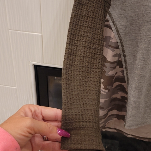 Top - Picture 3 of 4